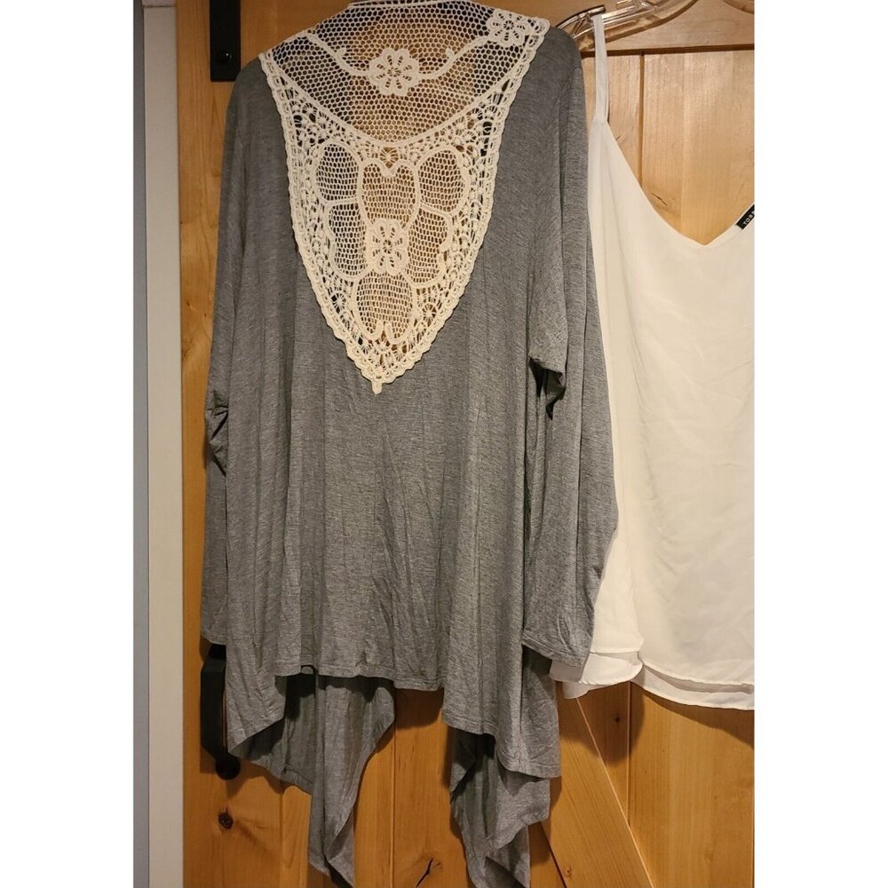 Lot of 3 Torrid Plus Size 5 5X Cheetah Sweatshirt, Cami, & Lace Back Cardigan - Picture 3 of 16